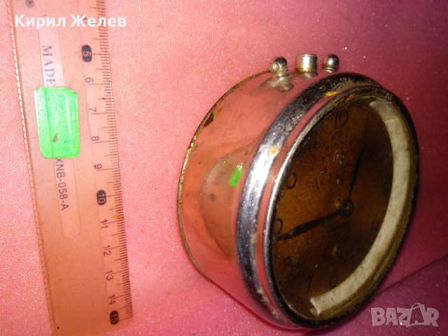 РОДИНА Стар КОЛЕКЦИОНЕРСКИ МЕХАНИЧЕН БЪЛГАРСКИ БУДИЛНИК РАНЕН СОЦ 13681, снимка 2 - Антикварни и старинни предмети - 44466080