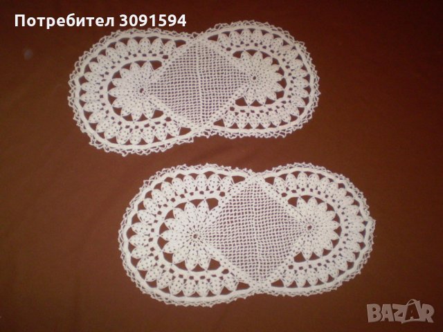 Две  бели плетени на една кука овални покривки