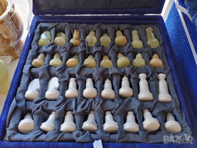 Шах от оникс с прекрасни цветове.