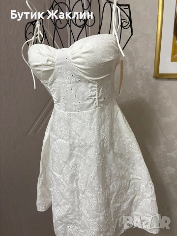 Дамска рокля от перфориран памук , снимка 2 - Рокли - 54316882