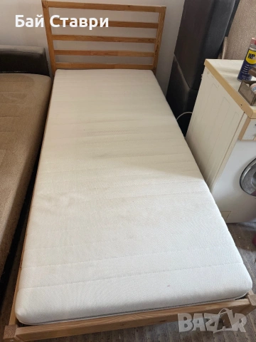 Продавам легло от ИКЕА TARVA 128/209 с матрак