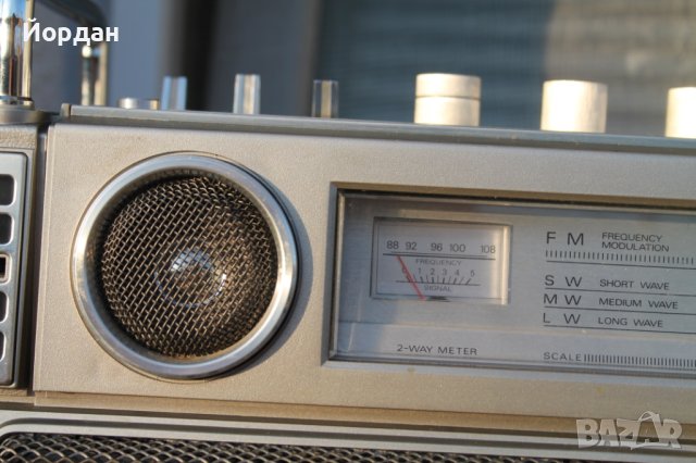 Радио касетофон ''Crown CSC 980 L'', снимка 2 - Радиокасетофони, транзистори - 44436003