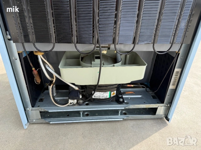 Перфектен Син Хладилник с камера SMEG, снимка 7 - Хладилници - 53924778