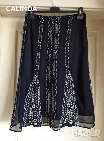 Нова черна миди пола с мотиви, снимка 3 - Поли - 42527713