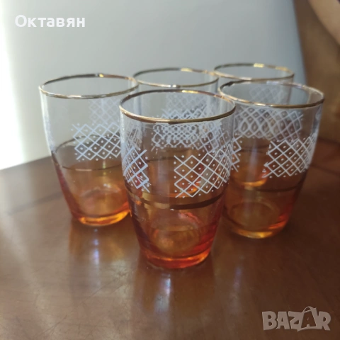Стъклени чаши за вино/ракия,стари,ретро