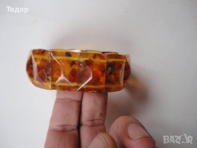 Невероятна гривна от кехлибар 1, снимка 2 - Гривни - 52839255
