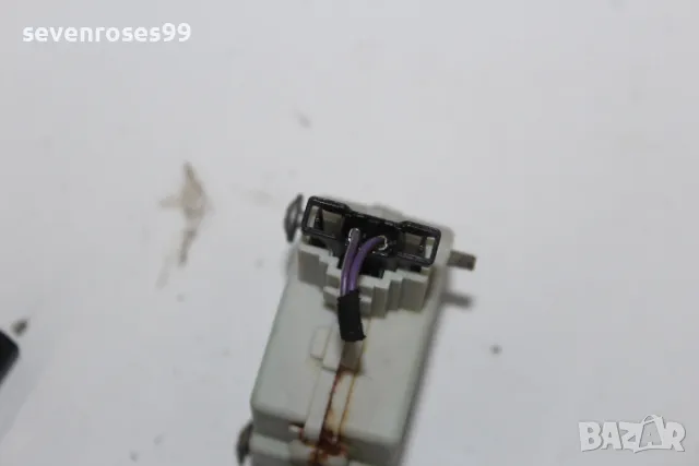 Заключване врата резервоар Фолксваген Голф 6 VW Golf 6 4врати хечбек 5K6810773, снимка 4 - Части - 48709424