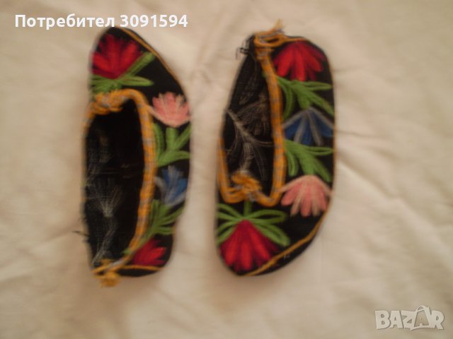 Бродирани Детски терлици от народна носия, снимка 4 - Антикварни и старинни предмети - 39523753