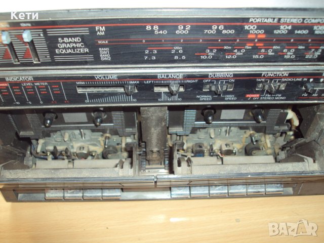 Продавам SHARP GF 560 Z, снимка 2 - Радиокасетофони, транзистори - 42726603