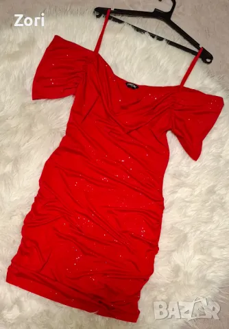 БЛЕСТЯЩА червена рокля с отворени рамене , снимка 1