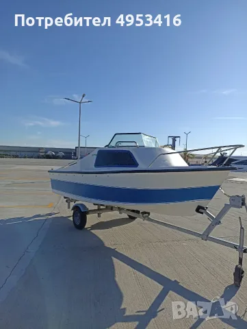 Моторна яхта EROS 430 с кабина за 4 души + Evinrude 9.8 к.с. + колесар, снимка 6 - Воден транспорт - 56137673