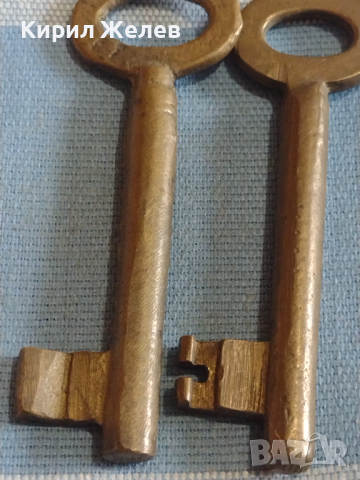Два стари ключа от соца за брава за КОЛЕКЦИЯ АРТ ИНСТАЛАЦИЯ БИТОВ КЪТ 29221, снимка 3 - Други ценни предмети - 44789826