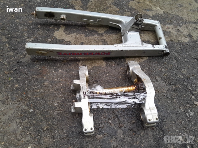 Тройници 43мм и задна вилка Kawasaki kx 125, снимка 2 - Части - 37689102