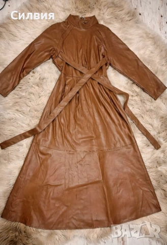 Дълга лъскава кожена рокля в цвят камел с X-образна връзка на талията, размер "S"-"M", снимка 4 - Рокли - 53118037
