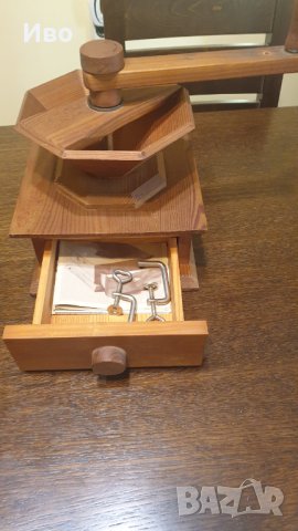 Мелница домашна каменна Немска топ състояние, снимка 2 - Антикварни и старинни предмети - 33704355