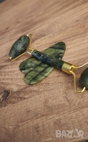 💚 Нефритен масажор за лице 