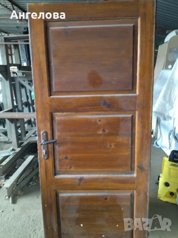 Дървена врата