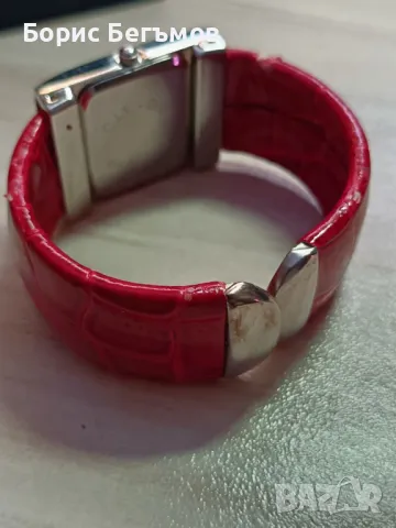 Дамски часовник-гривна, снимка 2 - Дамски - 49189118