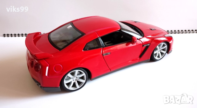 Nissan GT-R 2009 Bburago DIAMOND Мащаб 1:18, снимка 5 - Колекции - 52670797