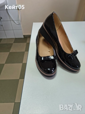 Лачени обувки на платформа 38, снимка 4 - Дамски ежедневни обувки - 51835163