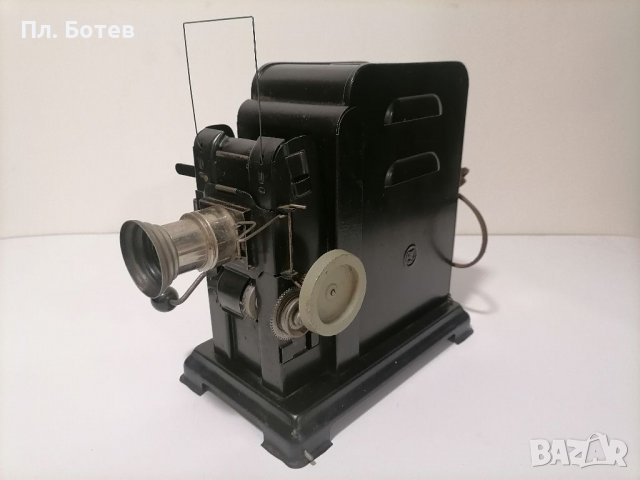 Стар прожекционен апарат , снимка 1 - Антикварни и старинни предмети - 37076084