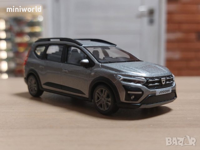 Dacia Jogger 2021 - мащаб 1:43 на Norev моделът е нов в PVC дисплей-кейс, снимка 6 - Колекции - 42822772