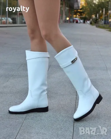 Равни ботуши - бяла кожа с черна подметка