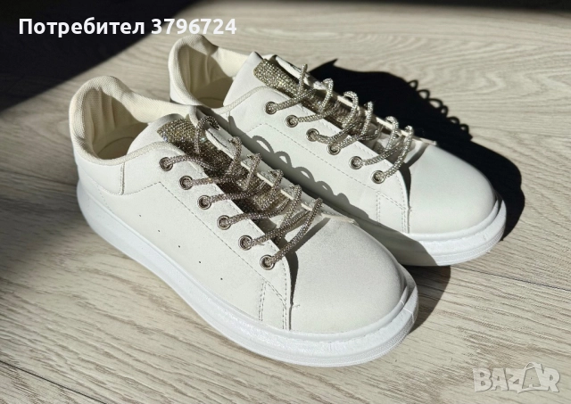 Дамски маратонки със сребристи връзки 