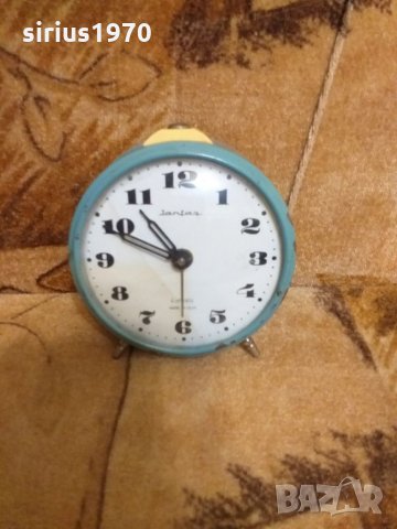 Стар работещ будилник янтар, снимка 1