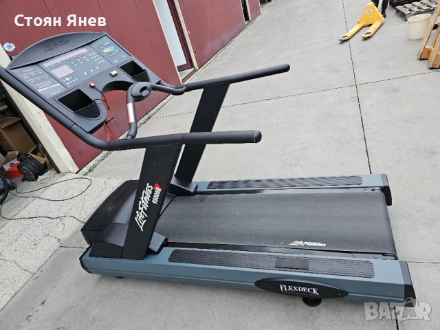 Професионална бягаща пътека Life Fitness 9500HR