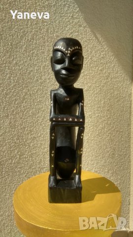 Масивна и атрактивна дърворезба от Африка , ръчно изработена.