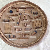 Старинно табло на традиционни Мадагаскарски музикални инструменти, снимка 1 - Антикварни и старинни предмети - 44357039