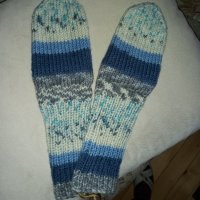 Ръчно плетени детски чорапи, снимка 2 - Чорапи - 38656609