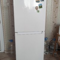 Голям хладилник с фризер Indesit, Перфектно работеш хладилник, комбиниран хладилник с фризер, снимка 1 - Хладилници - 42781333