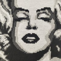 Ръчно изработено макраме пано с портрет на Мерилин Монро, снимка 4 - Декорация за дома - 42872415