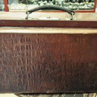 Докторска чанта,куфар крокодилска кожа, снимка 1 - Антикварни и старинни предмети - 30775166