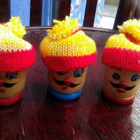 Трима дървени чичовци с вълнени шапки чашки, снимка 1 - Други ценни предмети - 38319864