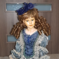 Порцеланова кукла със стойка , снимка 5 - Кукли - 44576311