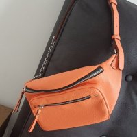 Дамска чанта за рамо или за кръста, снимка 2 - Чанти - 42505985