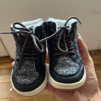 Обувки HM, снимка 1 - Бебешки обувки - 44739853