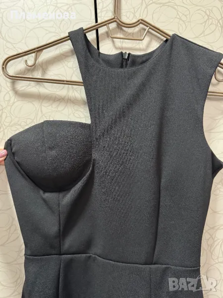 Черна рокля с подплънки и една презрамка- S размер, снимка 1