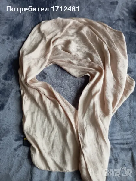 Fendi голям копринен шал 160/60 см., снимка 1