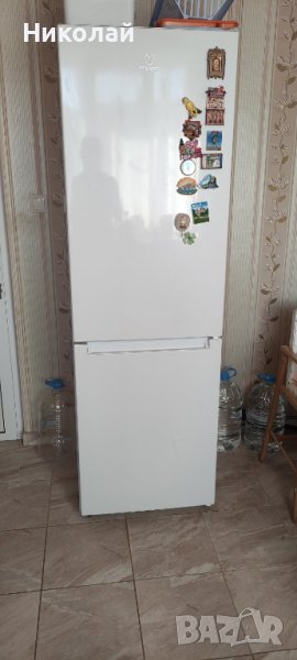 Голям хладилник с фризер Indesit, Перфектно работеш хладилник, комбиниран хладилник с фризер, снимка 1