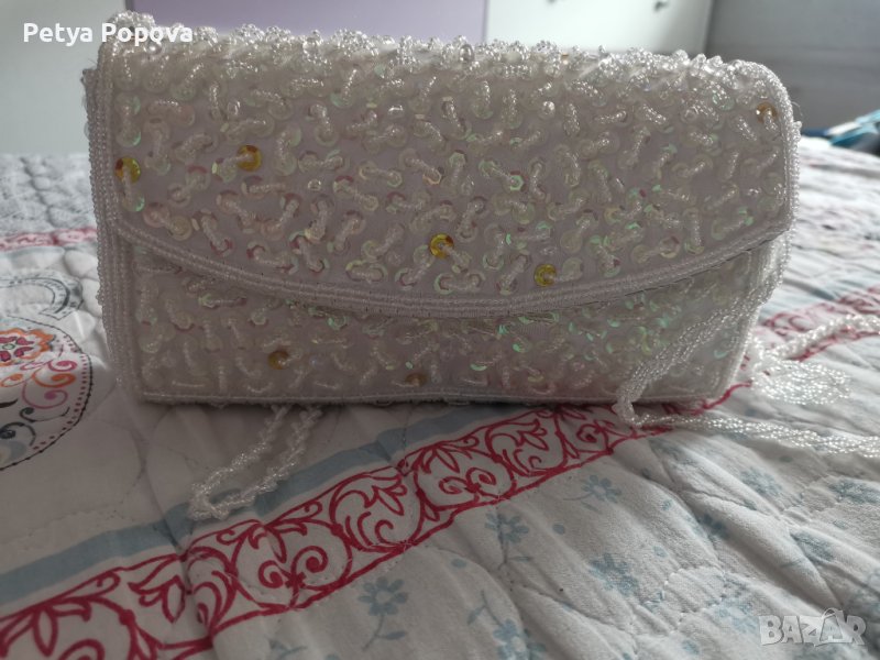 Бяла чантичка с пайети, снимка 1