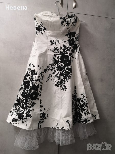 Бяла Рокля с флорален черен принт. М размер, снимка 1