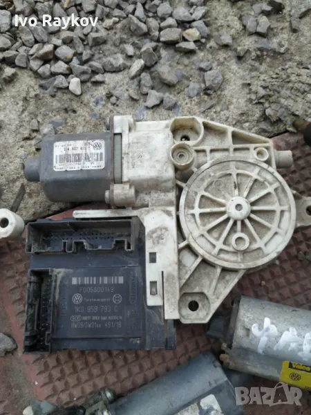 Машинка ел. стъкло фолксваген голф 5 предна VW golf 5 лява дясна 1K0 959 793 C., снимка 1