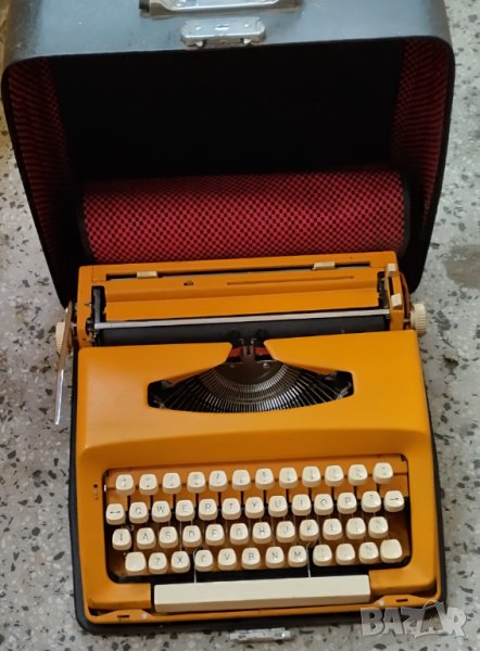 пишеща машина- на латиница , снимка 1