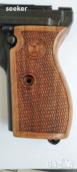 Орехови чирени (ръкохватка) за пистолет CZ 27, снимка 1