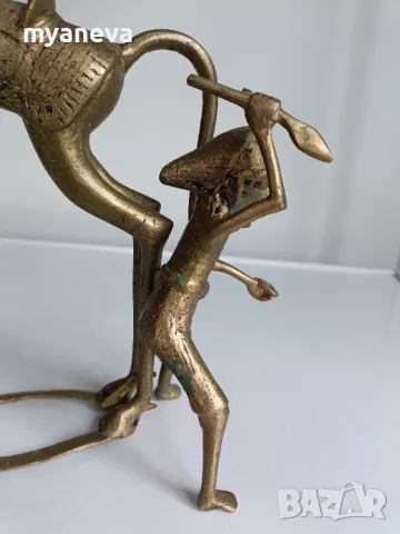 Африканска, бронзова скулптура с ловна сцена. , снимка 11 - Статуетки - 49119036