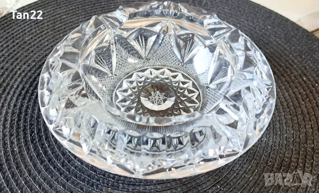 Масивни кристални пепелниции, снимка 1